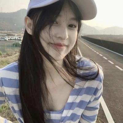 黑衣女人